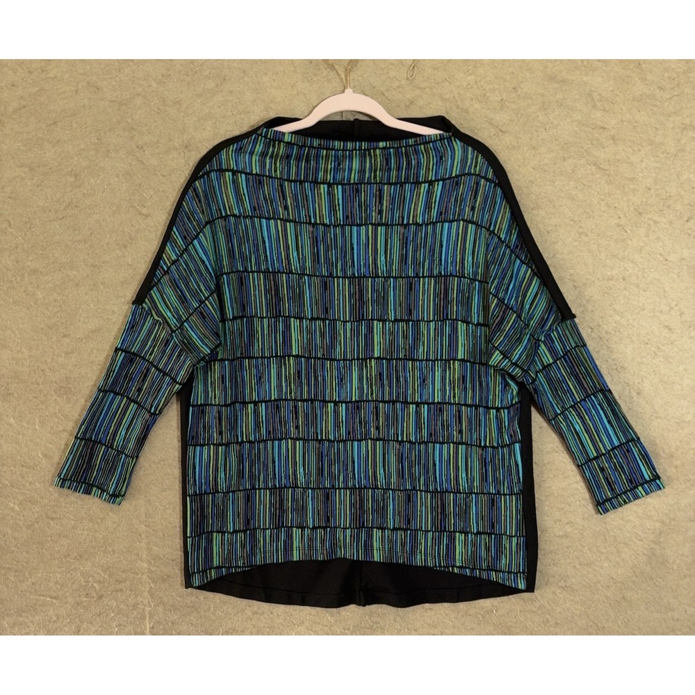 OZAI N KU Blouse Top Womens Sz S Black Striped Geometric Abstract Art‎ Stretch